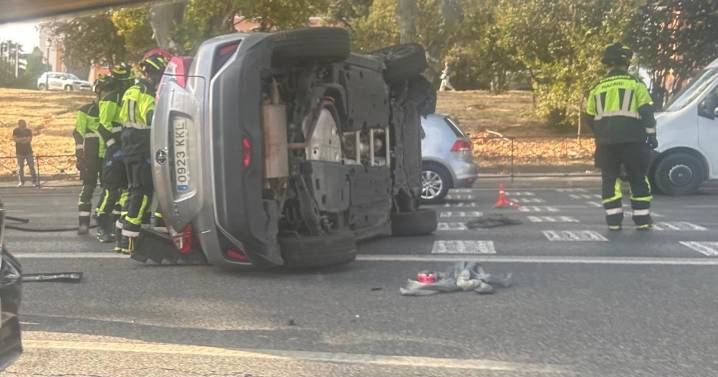 El vuelco de un coche en el túnel de Cristo Rey en Madrid provoca un gran atasco