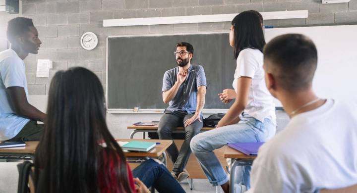 Universidad colombiana busca transformar el mundo evitando la influencia que generan los "likes" y seguidores