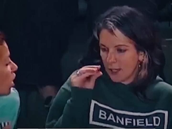 El espectacular video de Banfield para concientizar sobre el cáncer de mama: una "charla" viral de una plateísta sirvió para visibilizar y prevenir