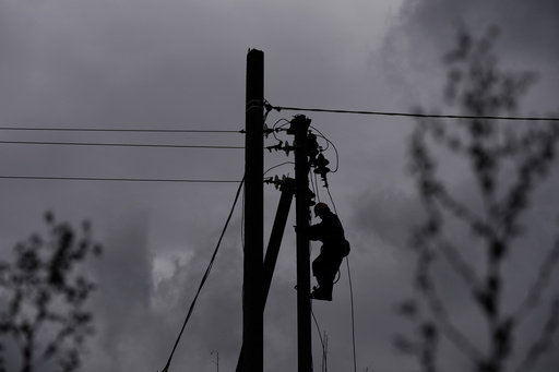 Los ucranianos se preparan para otro invierno con cortes de energía mientras Rusia cambia de táctica