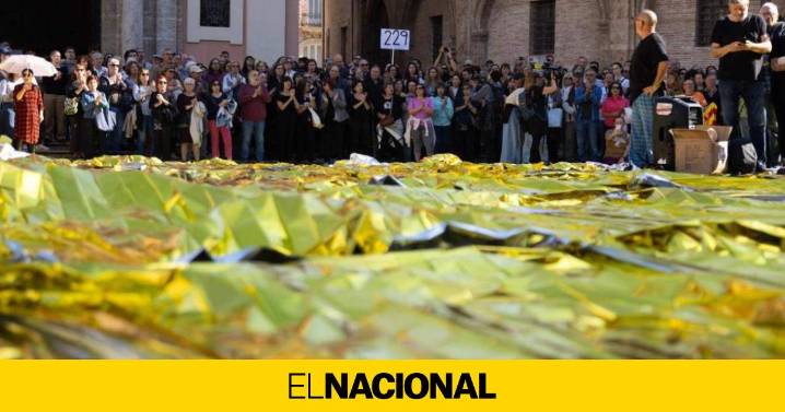 229 mantas y una marcha a hacia El Ventorro, la emotiva protesta de los familiares de las víctimas de la DANA
