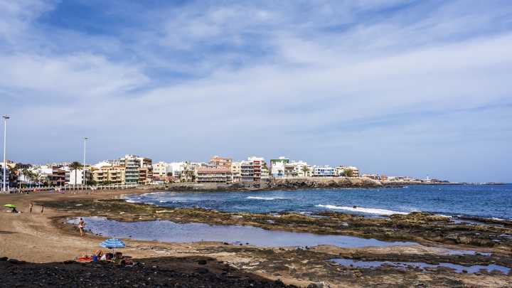 Hallan el cuerpo sin vida de un hombre flotando en el mar en la costa canaria