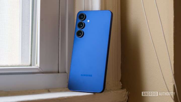 Save $300 on the Samsung Galaxy S25 Plus flagship