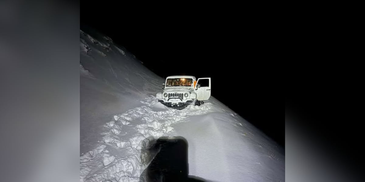 2 Florida residents rescued after Jeep gets stuck on snowy Colorado mountain