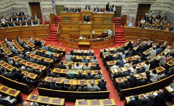 Grecia amplió la jornada laboral a 13 horas diarias