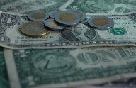 El peso se aprecia a 18.37 unidades por dólar por cifras de inflación estadunidense