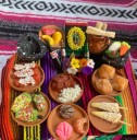Nuestras tradiciones: Platitos de barro, arte miniatura para las ofrendas de Día de Muertos