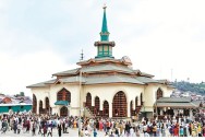 Thousands Throng Sheikh Nooruddin’s Urs at Charar