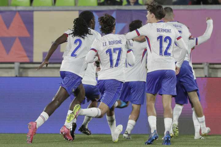 1-2. Francia gana con doblete de Bouabre y se las verá con Marruecos en las semifinales