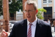 Exembajador de EEUU James Story contradice a Elliot Abrams: ‘Es improbable que Trump opte por no actuar dentro de Venezuela’