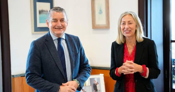 La oposición rechaza el nombramiento de Sanz y apunta a Moreno como la causa del caos en la sanidad