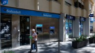 Último día para acudir a la opa: BBVA y Sabadell se la juegan bajo el foco de la CNMV