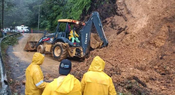 Lluvias dañan casi mil kilómetros de carreteras federales: SICT