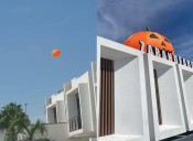 Calabaza flotante 'escapa' de negocio y vuela sobre Torreón
