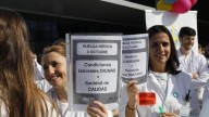 EN IMÁGENES: la huelga de médicos en Asturias alcanza un seguimiento del 80 por ciento en los hospitales pero no consigue parar la actividad por los servicios mínimos