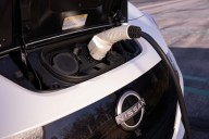 Por si algo le faltaba a Nissan, en EE.UU. retiran más de 19,000 LEAF por riesgo de incendio durante la carga rápida