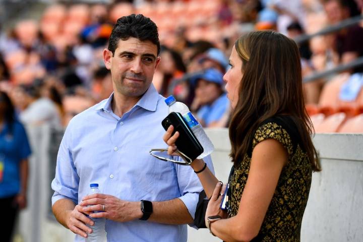 Deadspin | Report: Houston Dash close to $120M sale to son of Chinese billionaire
