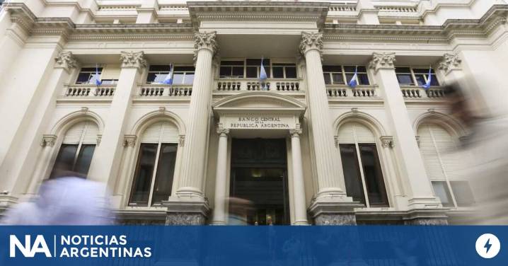 El Tesoro canjea títulos con el Banco Central para poder intervenir en el precio del dólar