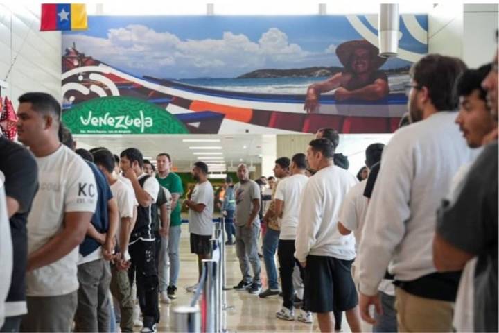 Arriban a Venezuela 153 migrantes deportados de EEUU este #15Oct