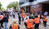 Autoconvocados marchó junto a los judiciales a Casa de Gobierno en reclamo de mejora salarial