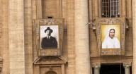 Desplegaron retratos de José Gregorio Hernández y Carmen Rendiles en el Vaticano
