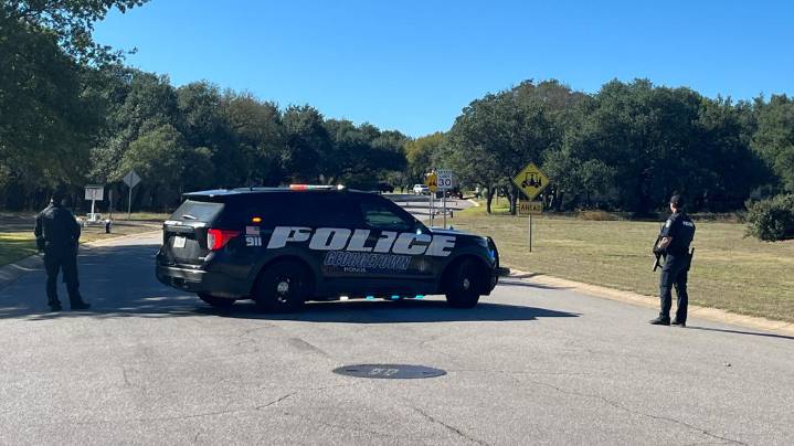 Felony warrant attempt leads to barricade standoff in Williamson County home