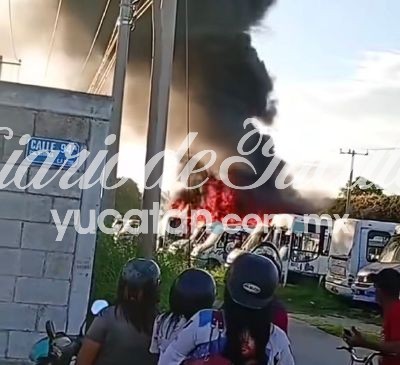 Incendio en lote de camiones en la colonia Sambulá