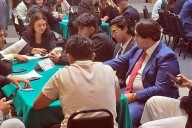 Participa hijo de AMLO en parlamento juvenil