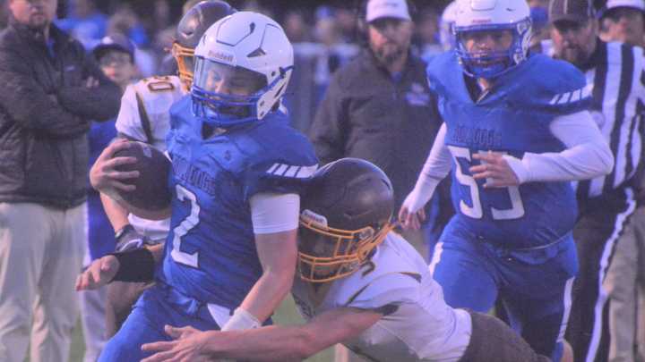 Big first quarter sparks Inland Lakes football to homecoming win