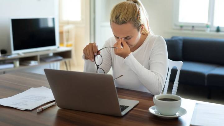 Una neuróloga afirma que el dolor de cabeza vinculado al uso excesivo de pantallas puede ser evitable