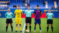 Surrealismo en el Barça Atlètic-Poblense: Se lesiona el árbitro, piden uno por megafonía y como no hay ninguno tienen que ir a buscarlo