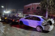 Saltillo: detienen a tres presuntos asaltantes tras persecución y aparatoso choque en la Pueblo Insurgente