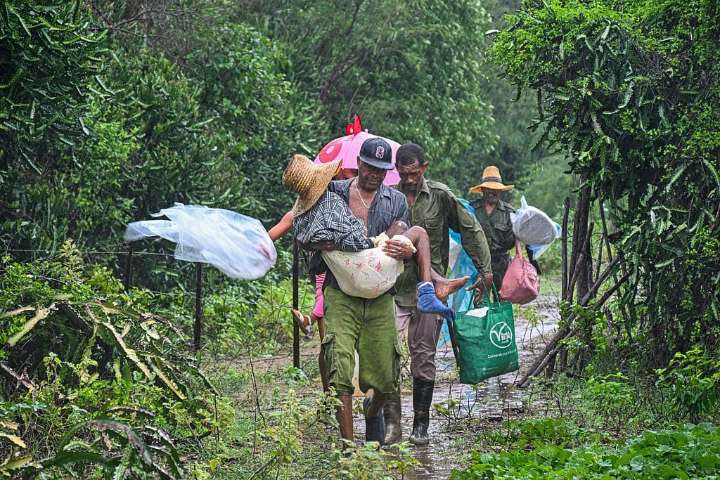 Huracán Melissa toca tierra en Cuba con vientos de 195 km/h: reportan al menos 10 muertos en el Caribe