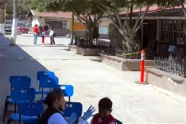 Resultan 40 niños intoxicados por desayunos escolares en BC
