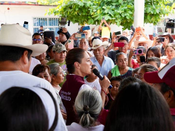 Sheinbaum supervisa labores de limpieza en Pantepec, Puebla tras afectaciones por lluvias
