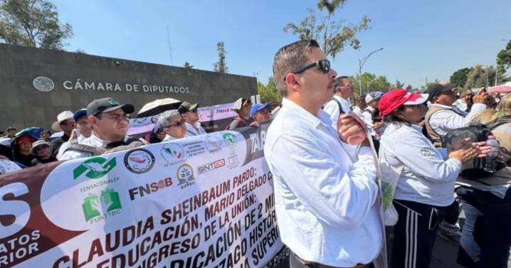 Maestros de bachilleratos exigen 2 mil millones en San Lázaro y amenazan con paro nacional