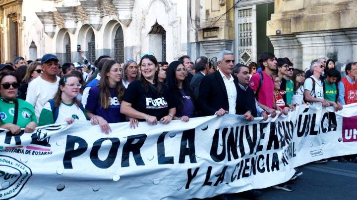 Postergan la aplicación de las leyes de financiamiento universitario y apoyo al Garrahan