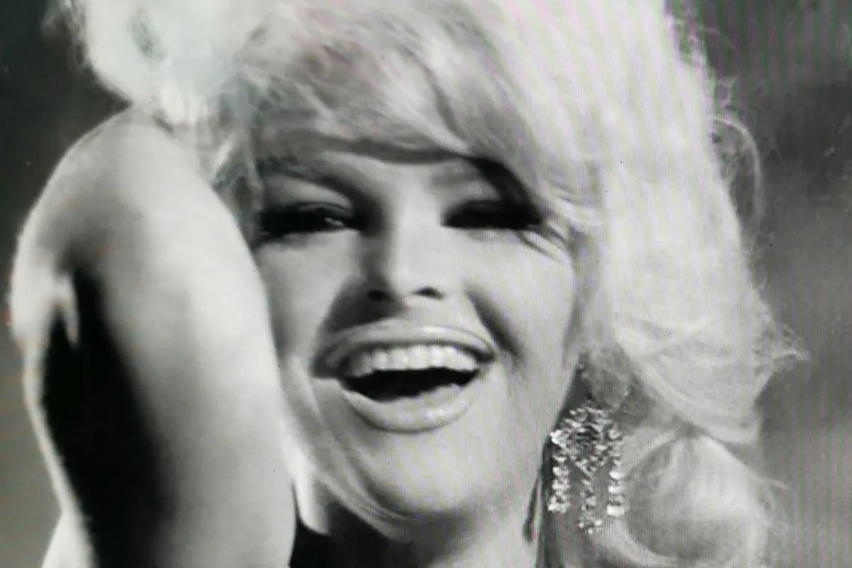 Muere a los 87 años la vedete Dolly van Doll, pionera del transformismo en Barcelona