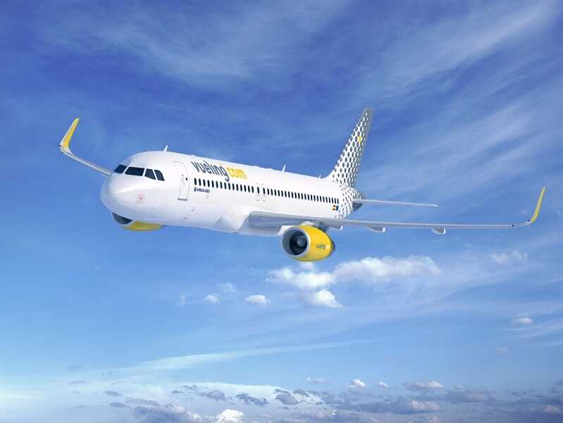 Vueling estrena su nueva ruta entre Alicante y Santander