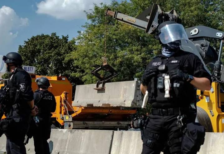 Redada nocturna en Chicago ‘caza’ a ciudadanos y familias migrantes