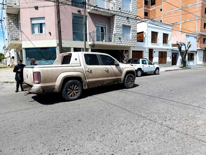 Ciclista golpeada por una camioneta en la Rivadavia