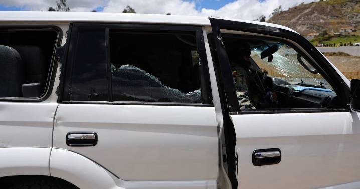 President’s Motorcade Attacked by Protesters Throwing Rocks