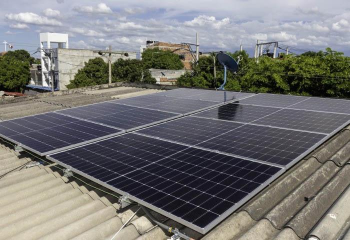 Gobierno destinará $8,3 billones para instalar paneles solares a 1,3 millones de familias vulnerables