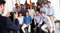 Isabel Díaz Ayuso arrasa en Austin con un look de americana blanca que todas querremos copiar para ir a la oficina