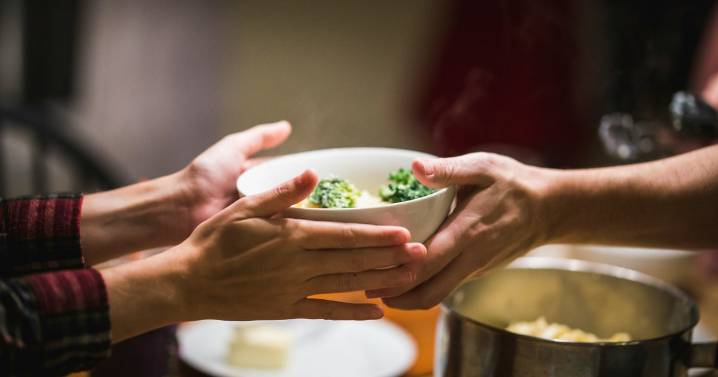 Eating With Your Hands Can Help You Poop, Says Surgeon