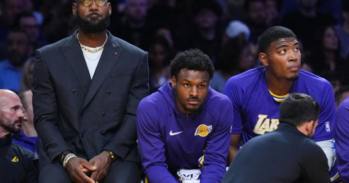 LeBron James is helping the Lakers in film study while he's sidelined with sciatica, Redick says