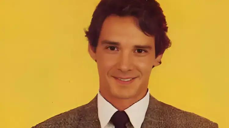Alejandro Landero, actor de 'Rosa Salvaje', vive en la calle con sus mascotas