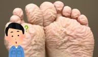 ¿Por qué se arruga la piel en el agua? La ciencia lo explica