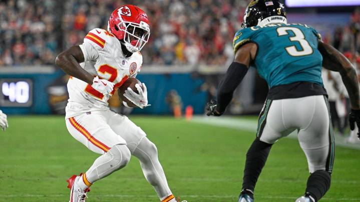 Jaguars and Browns trade starting cornerbacks, AP source says
