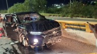 Choca y abandona camioneta sobre el Puente de Los Aguacates